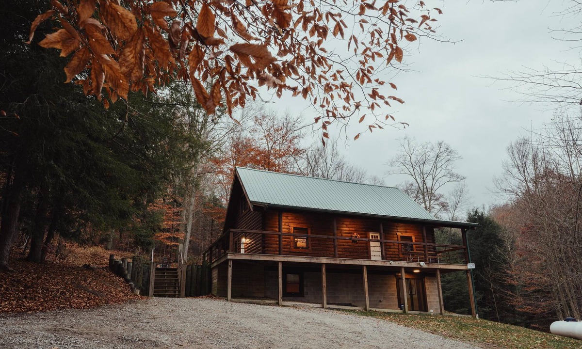 South Bloomingville Cabin | The Hilltop - The Hilltop at Pine Creek Cabins and Camping in Hocking Hills, just minutes from Hocking Hills State Park. A cozy, yet spacious, pet-friendly cabin perfect for a reset surrounded by nature! Book your getaway today!