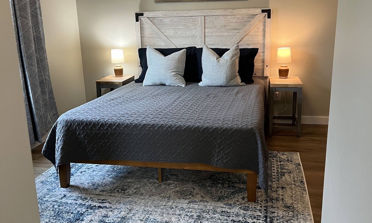 Cane Valley House | The Last Cast, *Unit B*, 1/4 mile from Green River Marina