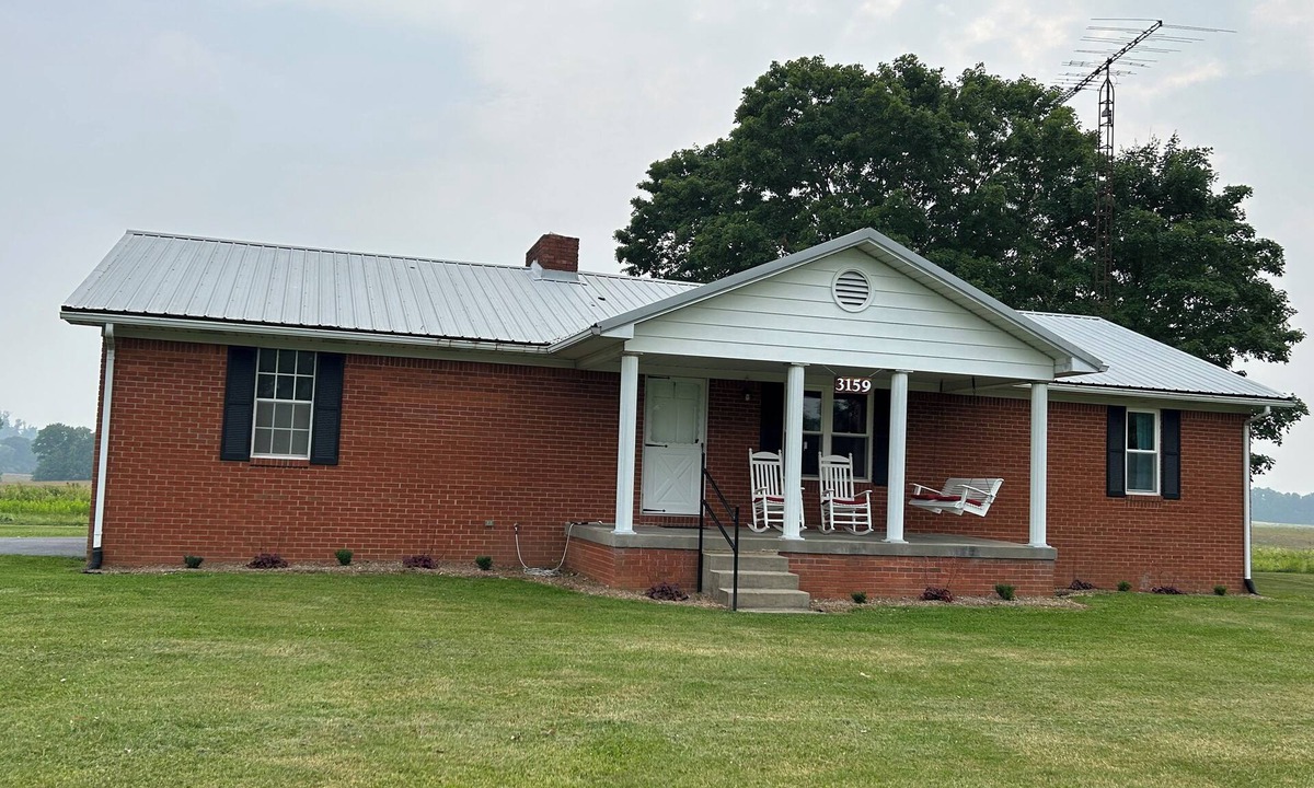 Brownsville House | The Mammoth Cave House, 3BR, 2 bath with 5 beds and VERY near Mammoth Cave
