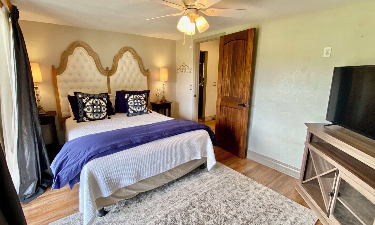 Kingston House | The Manor House~20 People