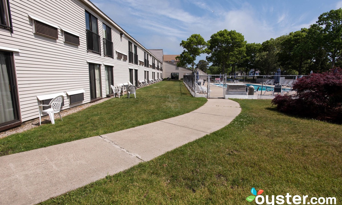 West Yarmouth Hotel | The Mariner Resort