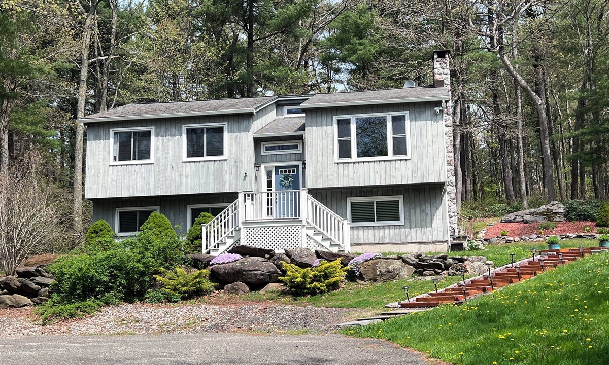 Warren House | The Mountain Laurel Overlook - Hike, Swim, Shop, Eat, Drink, Relax & More!