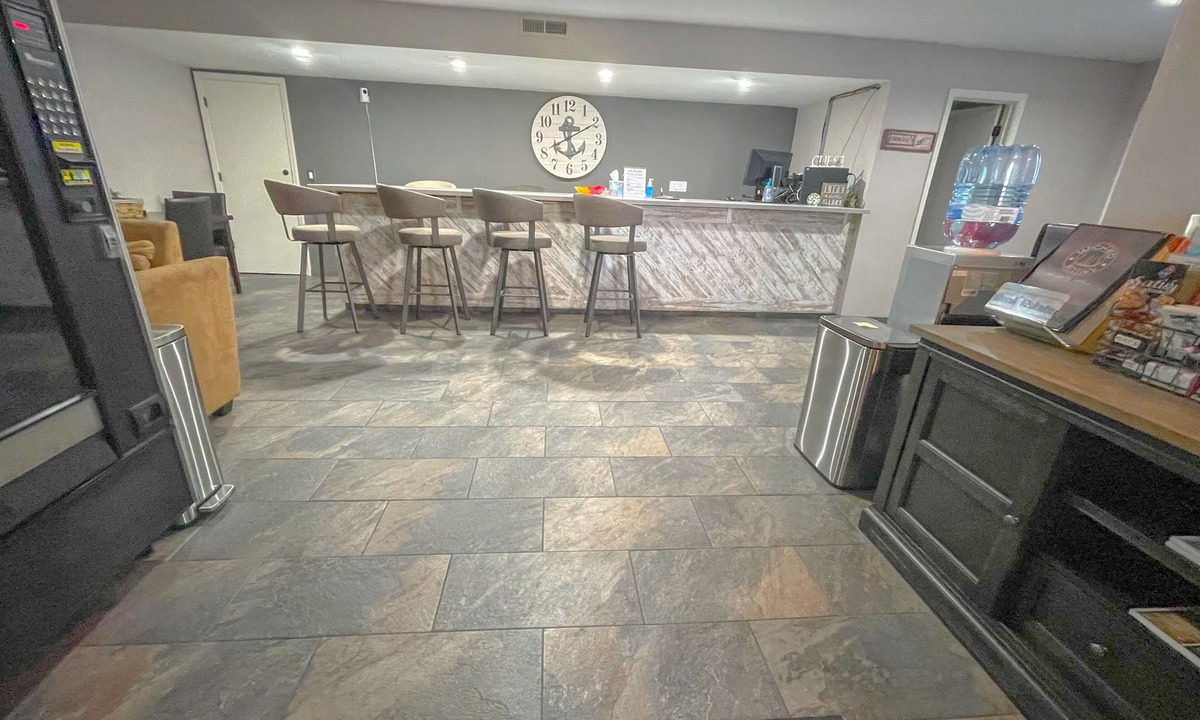 Osage Beach Hotel | The No Wake Inn - Osage Beach
