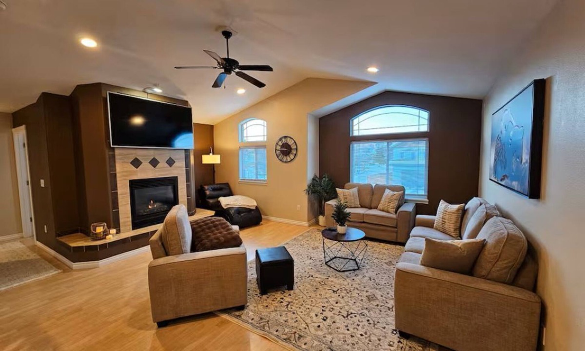 Abbott Loop House | The Northern Nest