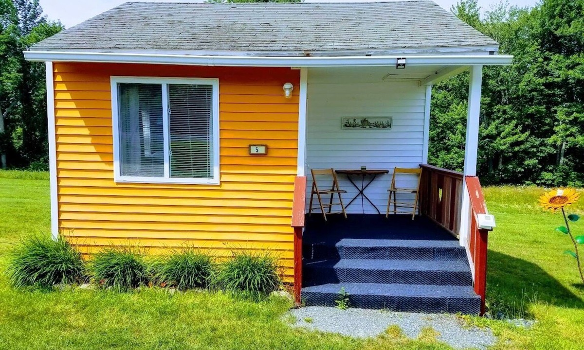 Ellsworth Cottage | The Orange Cottage @Twin Hills Cottages
