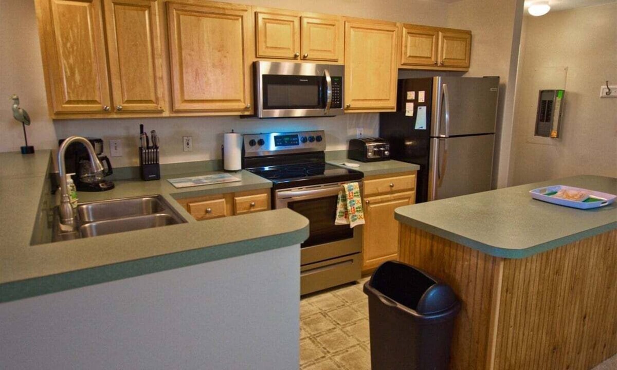 Rehoboth Beach Condo | The Palms * Luxury 3BR Condo End-Unit Home