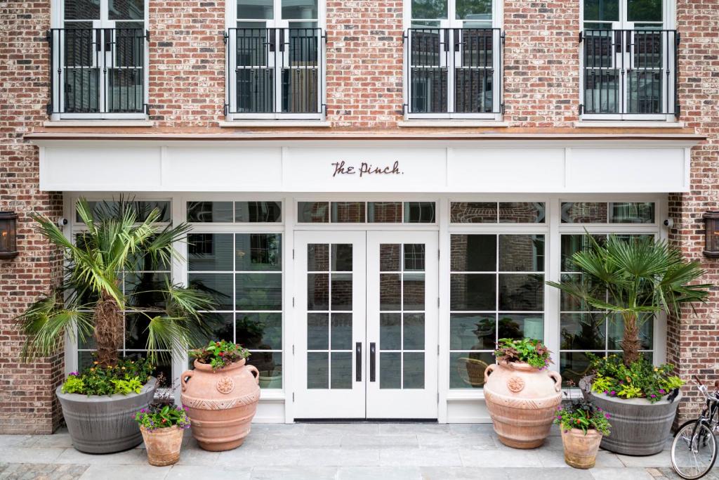 Downtown Charleston Hotel | The Pinch Charleston