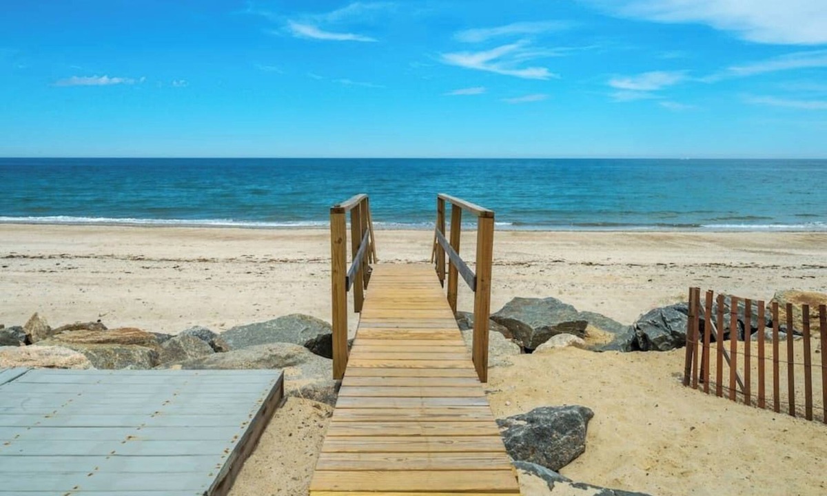 Plymouth House | The Quarterdeck | Oceanfront on White Horse Beach