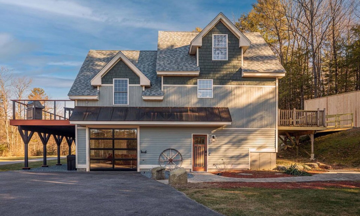 Jaffrey House | The Rail Trail Retreat-Mins away from Monadnock & the lake! Adventure awaits!