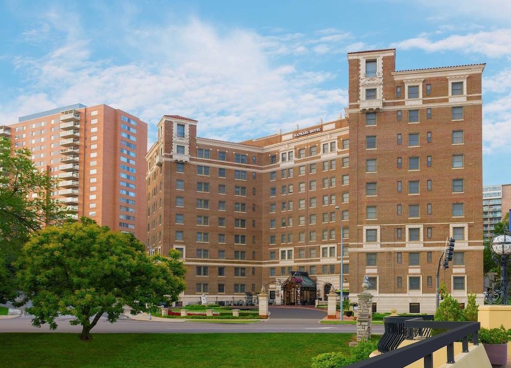 Country Club Plaza Area Hotel | The Raphael Hotel, Autograph Collection