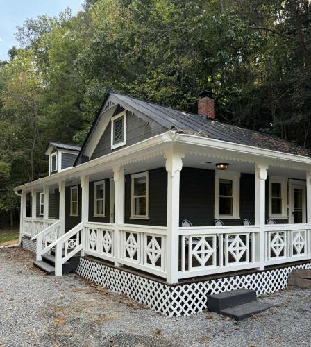 Seneca Rocks House | The Renovated Farmhouse at Seneca Rocks