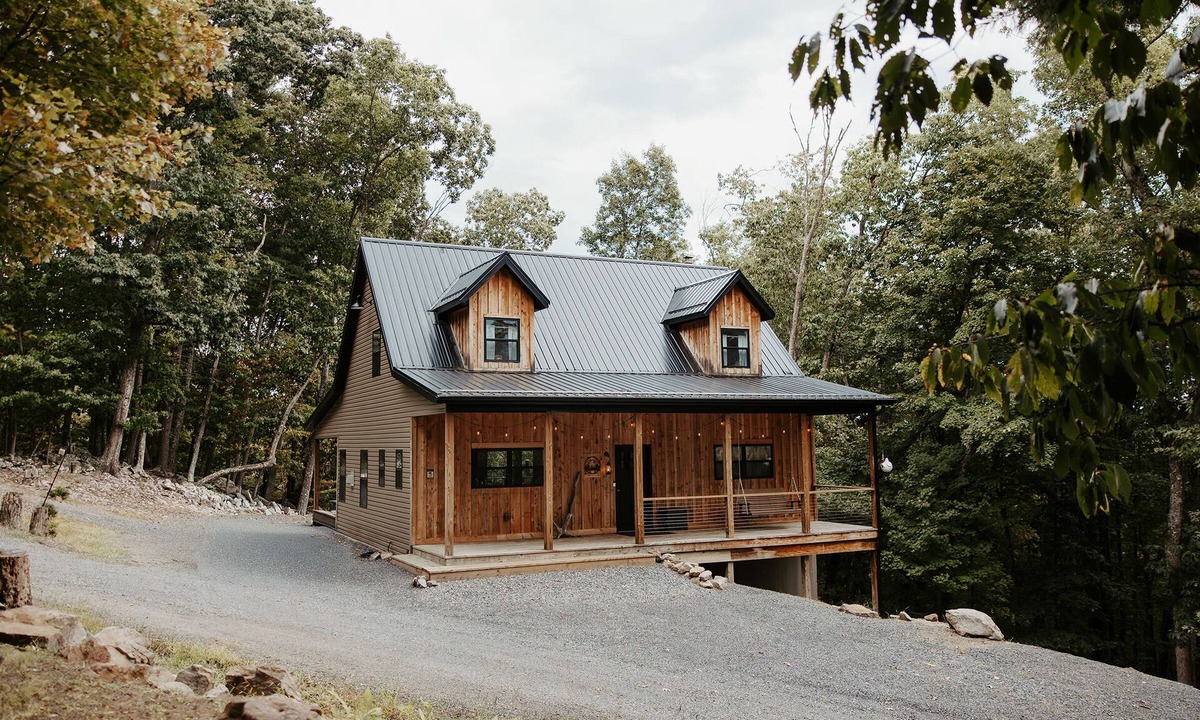 Upper Tract Cabin | The Rusty Lantern! Enjoy peace and quiet in this cozy mountain cabin! Free WiFi