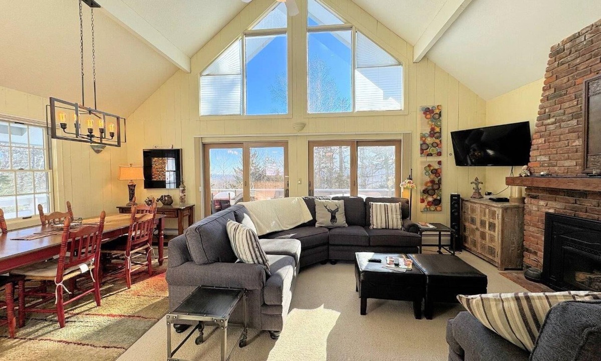 Bromley Mountain House | The spacious Ledges at Bromley!