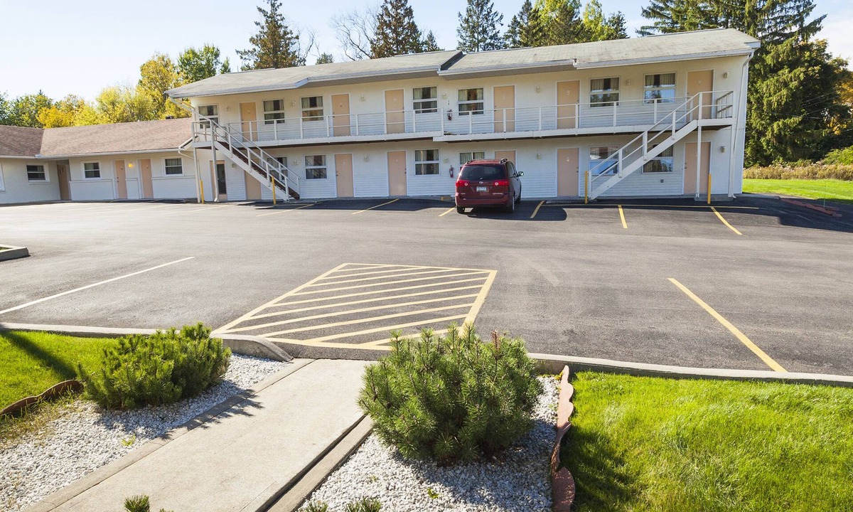 Etna Hotel | The Springwater Inn