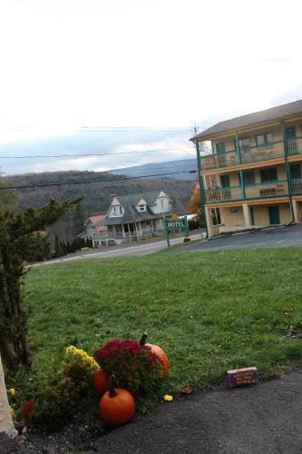 Tannersville Hotel | The Sunview Motel