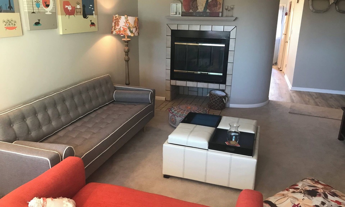 New Britain Condo | "The Tranquil Nest " 2-bedroom condo in peaceful Hill in New Britain CT