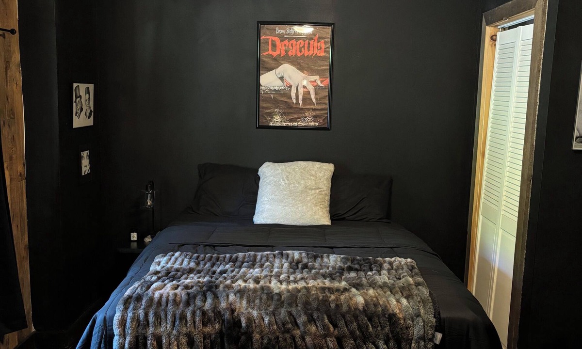 Mount Marion House | The Vampire Lodge - Mystical Escape in The Catskills