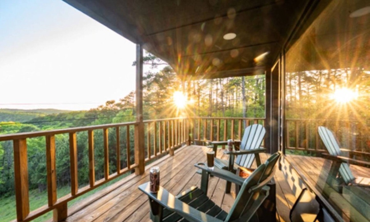 Eureka Springs Hotel | The Woodsman Lodge