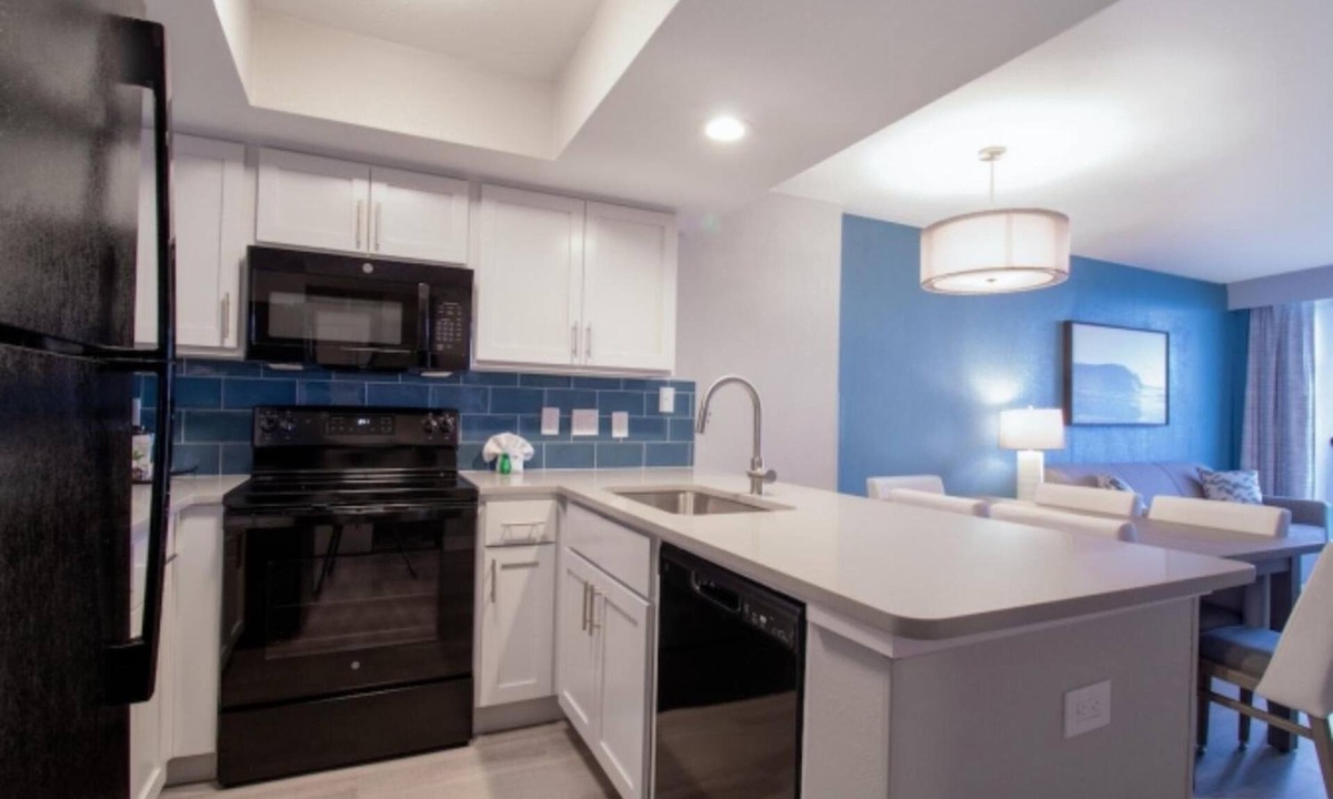 Myrtle Beach Hotel | Three Oceanfront 3BR Suite l Lazy River Access, Resort Pools & Beach Steps