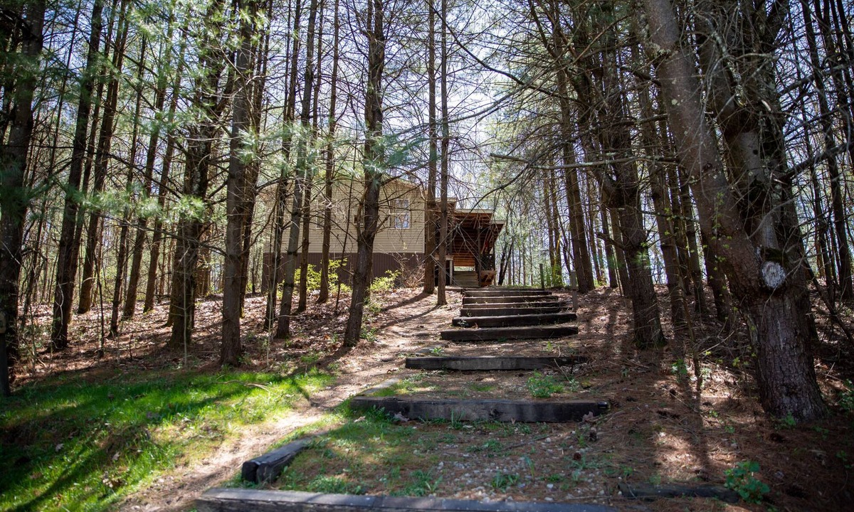 Old Washington Cottage | Timberline Cabins - The Pinewood Cottage - Hot tub, Fireplace, Pets