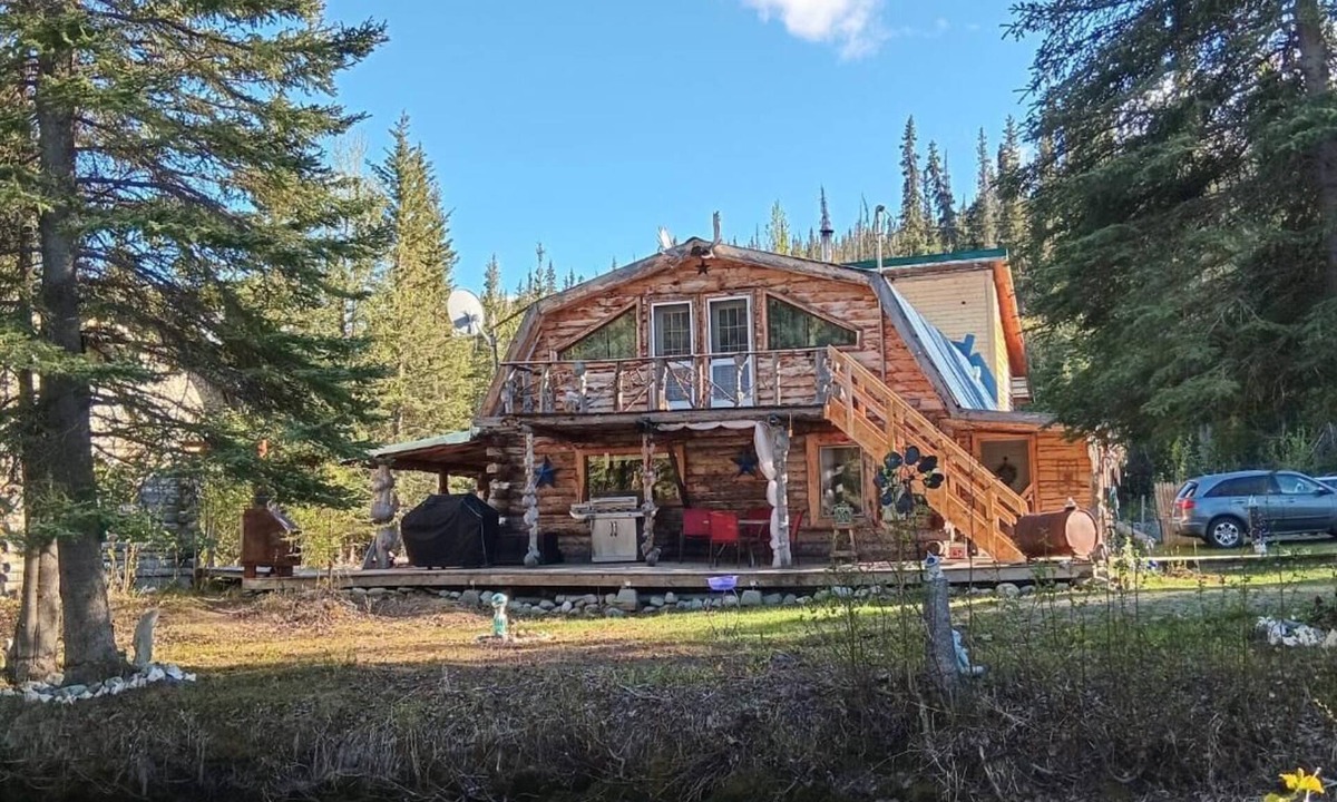 Copper Center Cabin | Tonsina Creek Whispers Lodge Waterfront Paradise with Kitchen Full Bath & Wi-Fi