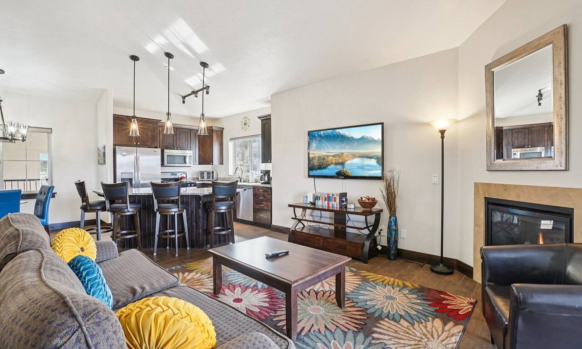 Bear Hollow Village Apartment | Top Floor Condo! 3BD/2BA Park city ski condo - Sleeps 7