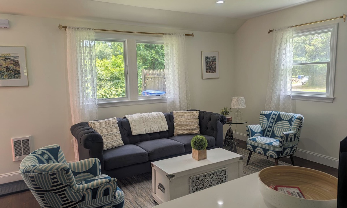 Bethel Cottage | Tranquil 1 bedroom cottage with King size bed & Fireplace in charming Bethel, CT