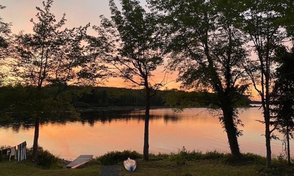 Franklin Cottage | Tranquil Lakeside 2-Bedroom Cottage w/Optional Bunkhouse