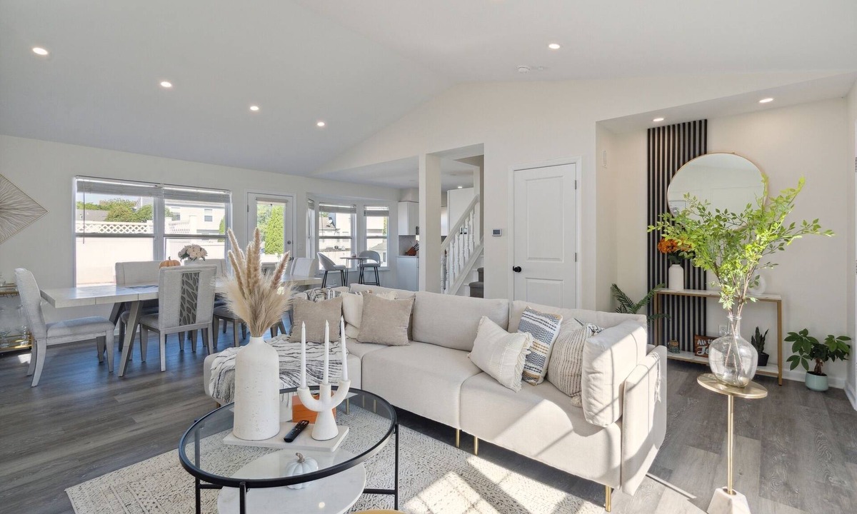 Reynoldsburg Villa | Tranquil Pet Friendly Retreat by by Estephanie Valdez