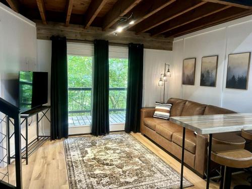 Gentry House | Tranquil Wooded Cabin Retreat with Private Hot Tub & Fire Pit Near Gentry, Arkansas