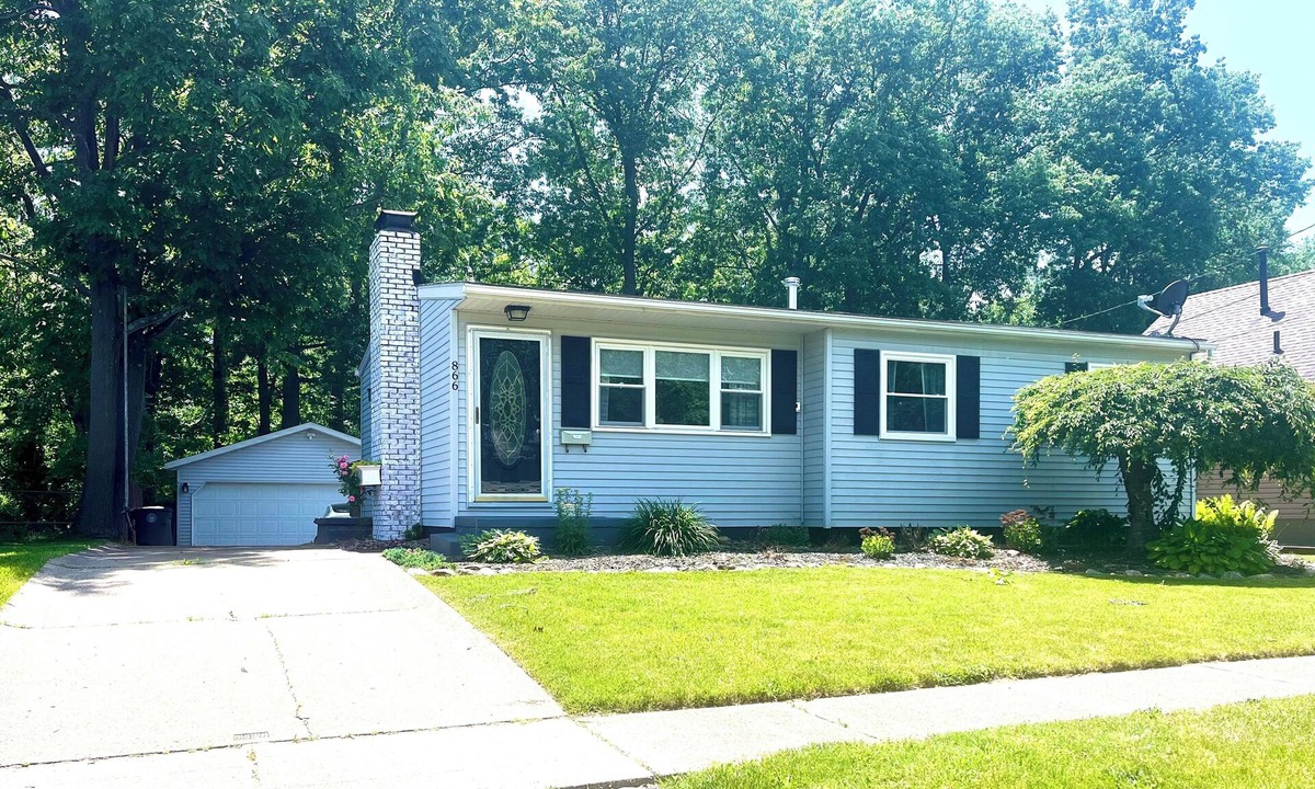 Akron House | Travel Professionals Towpath Cottage w HOTTUB Pet-Friendly Canal Fenced Yard!