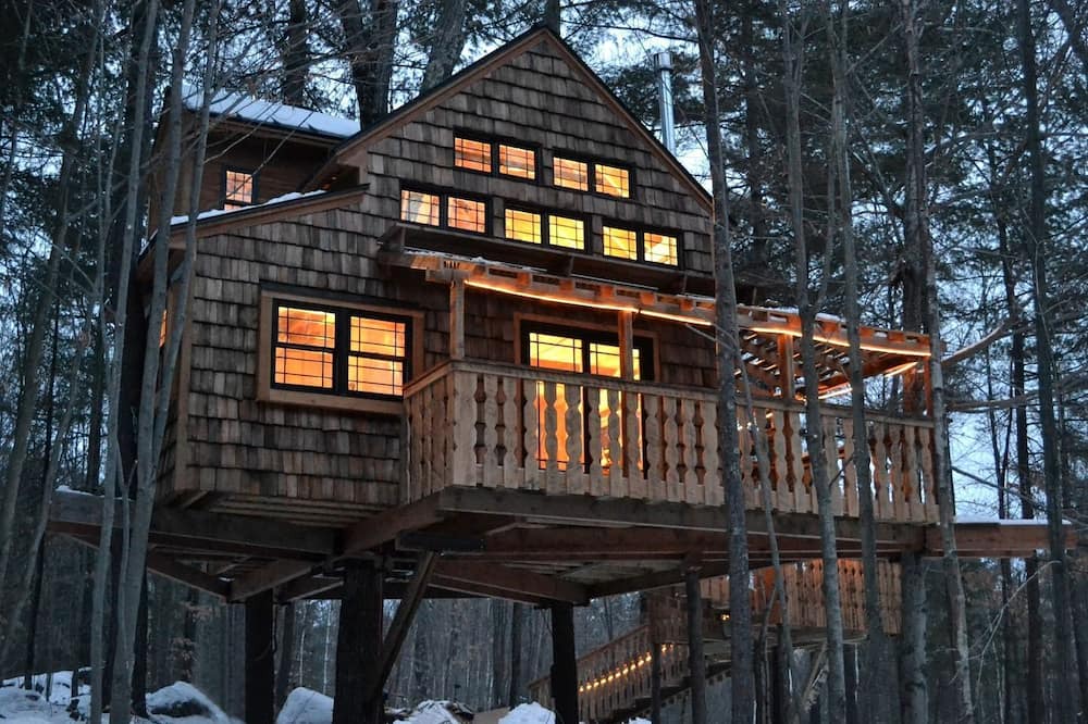 Mount Sunapee Cabin | Tree House Rental Ideal for a Unique Getaway near Lake Sunapee in New Hampshire