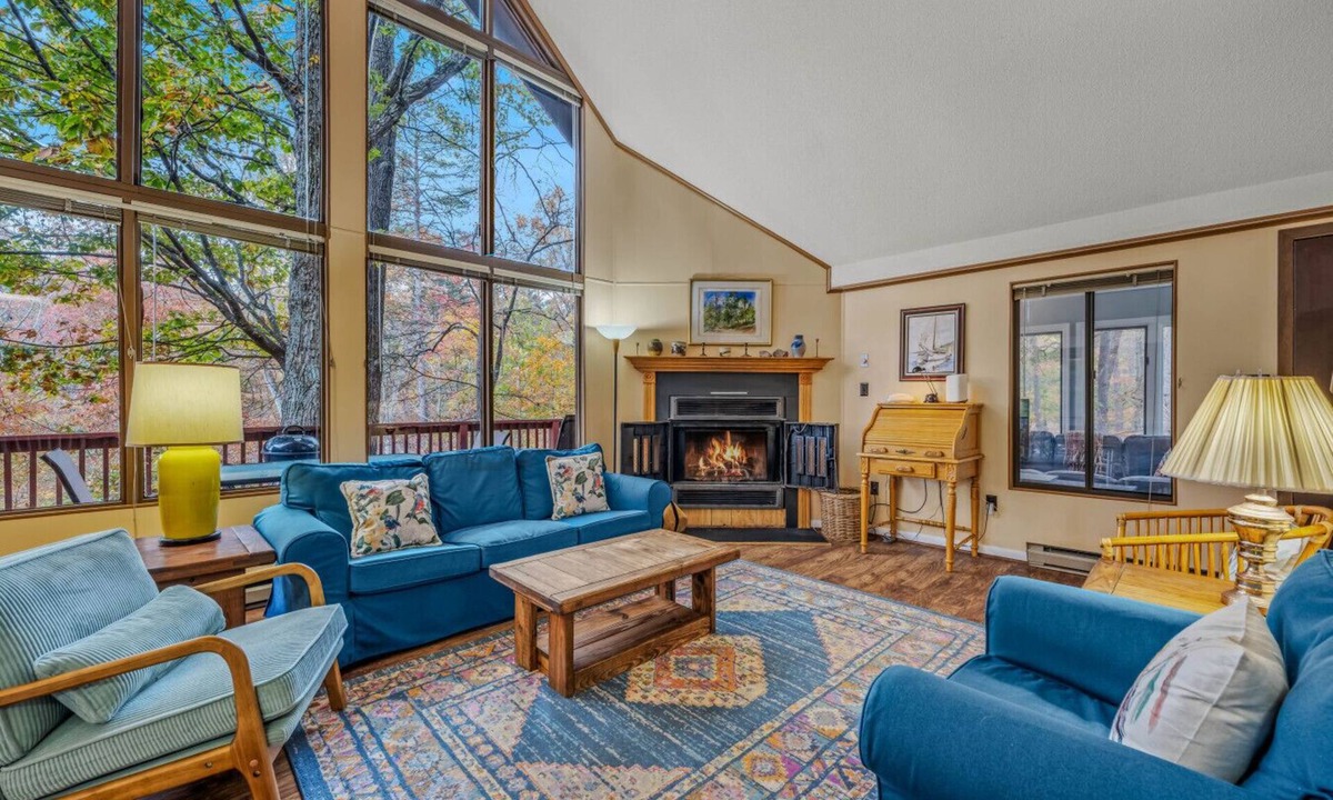 The Woods House | Treetop Cabin - Golf | Fireplace | Pool Access | Wifi | Grill | Deck