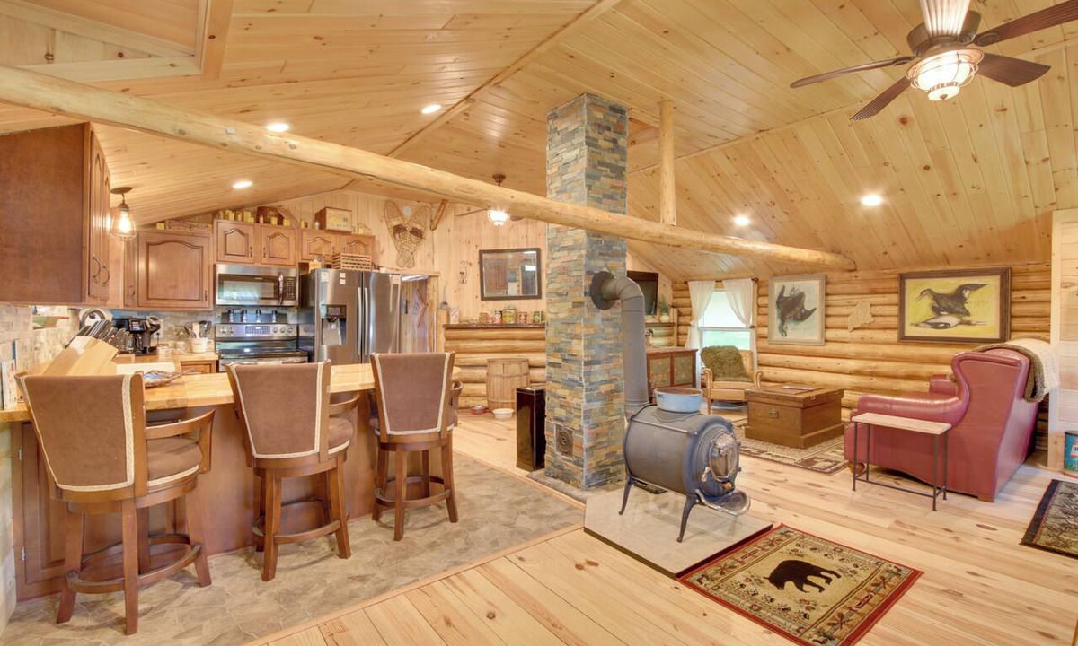 Freedom Cottage | Trout Ponds & Sauna: Unique Log Cabin in Freedom