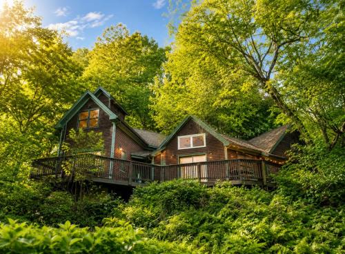 Montgomery Center House | Tubing, Hiking and Jay Peak fun at the Cliff House