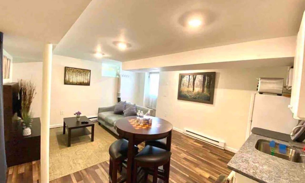 Waltham Apartment | Tucked away garden level studio near Cambridge 3017