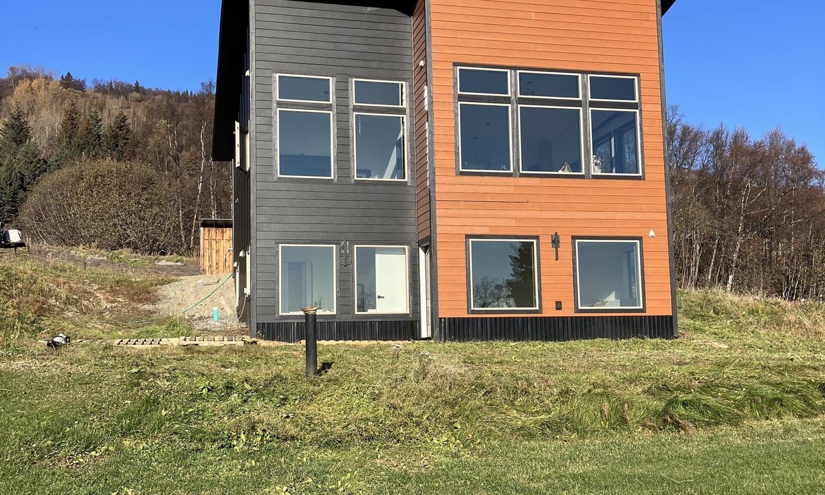 Kachemak House | Twin Moose Escape is close to town with views of Kachemak Bay and Homer Spit.