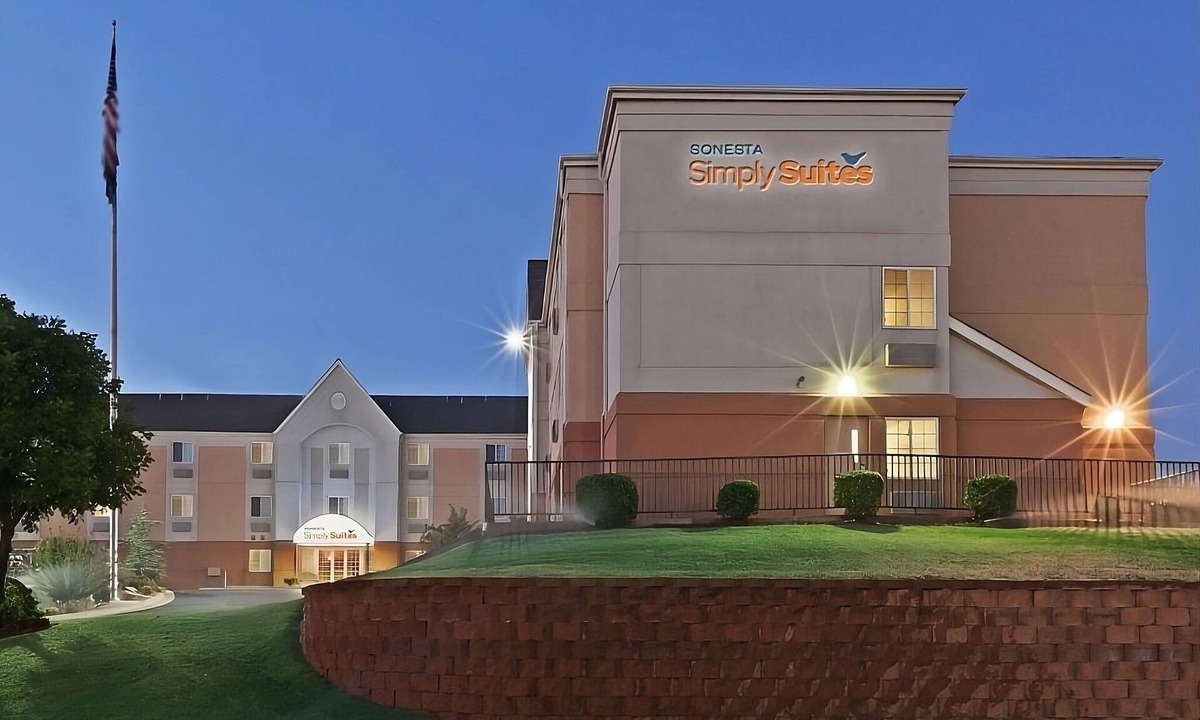 Central Oklahoma City Hotel | Two 1BR Suites Close to Oklahoma State Museum of History! Pet Friendly!