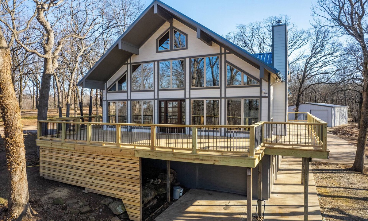Bixby House | Two Homes on 160 Acres | Stocked Lakes | Firepit | Trails | 30 Minutes to Tulsa