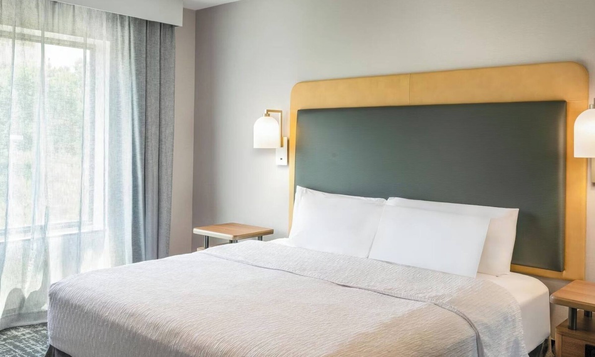 Canonsburg Hotel | Two Luxe King Unit — A Perfect Group Stay Near Dining, Parks & Area Fun