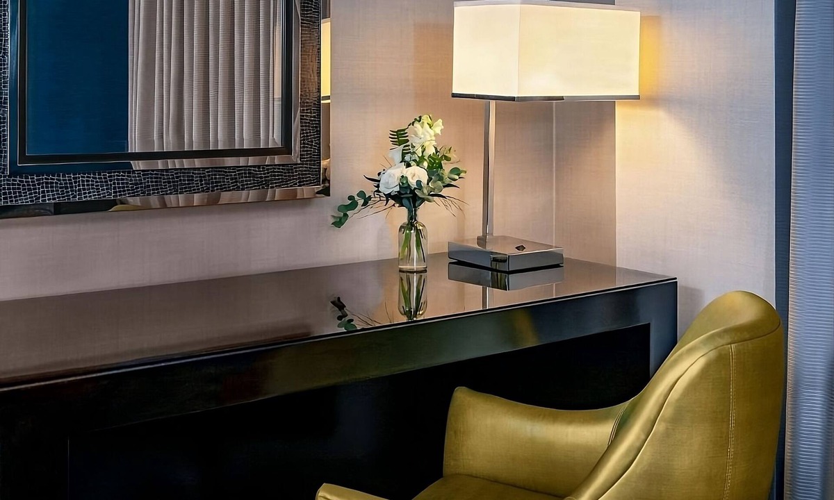 East Cambridge Hotel | Two Queens Bed Stay with River View