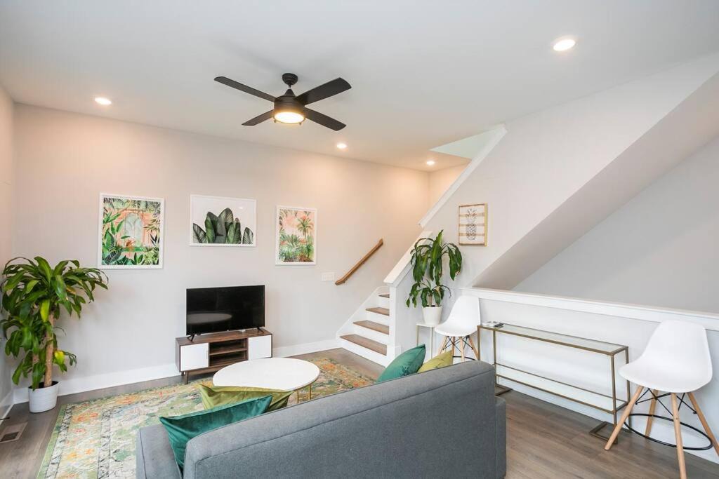 Nashville House | Two Townhome Combo w Parking 12 min to DT