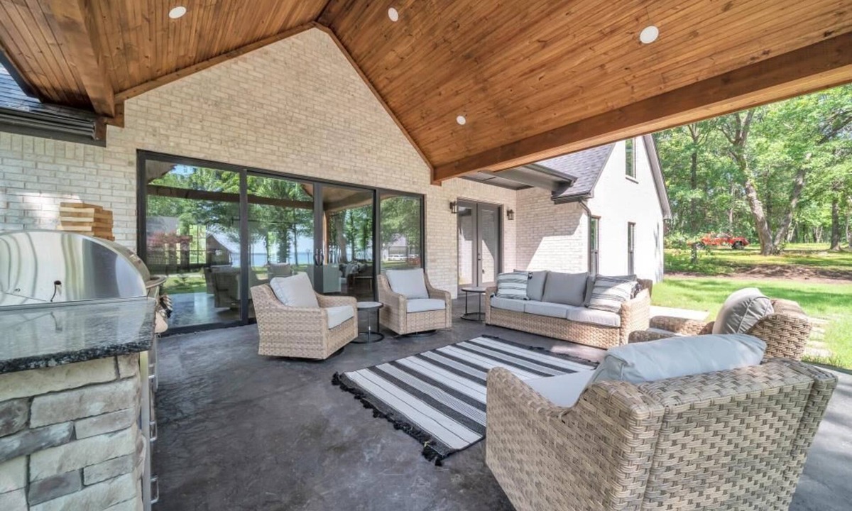 Afton House | Ultimate golf & lake Retreat, Hot Tub, Lake Views, Great Location