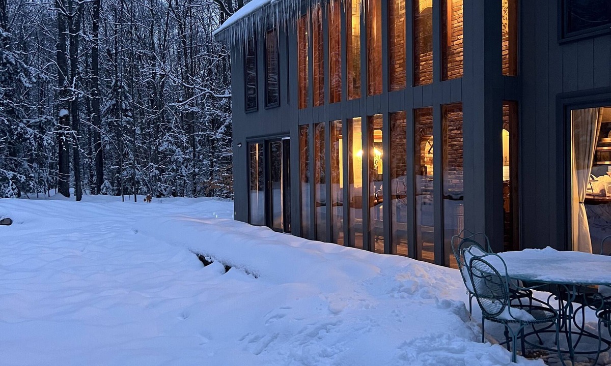 Newbury House | Unique Lodge for all seasons! Pet friendly! Up to 8 guests