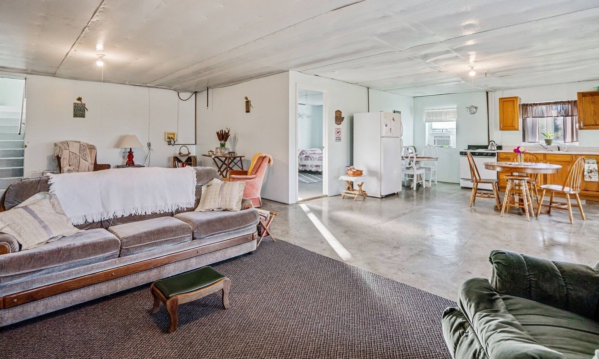 Salem Cottage | Unique Relaxing Getaway With Country Lodging 3 Bedroom Cottage by Redawning
