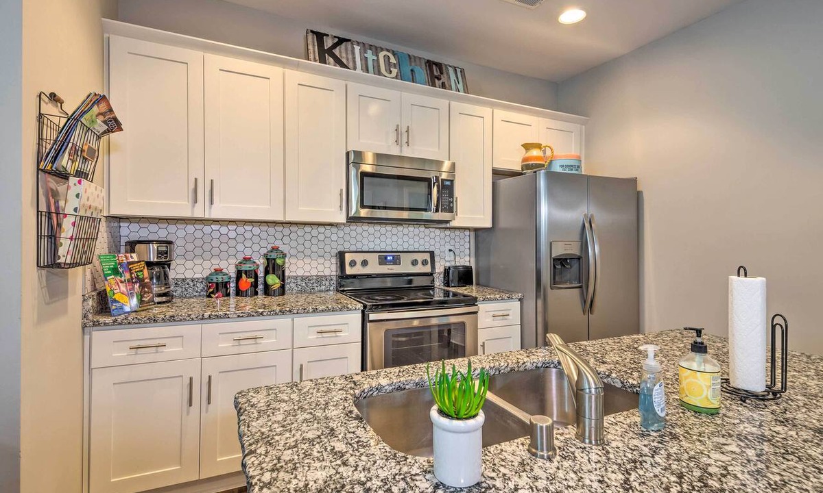 Bowling Green Apartment | Updated Apt: 1 Mi to Western Kentucky University!