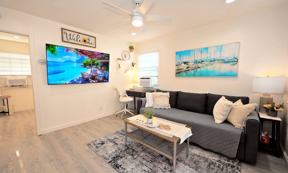 Whittier Apartment | Uptown Whittier Modern Comfort 1-BR, Nearby Disneyland, Knotts Berry