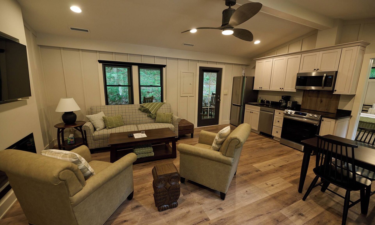 Cuyahoga Falls Cabin | Valley Overlook, heart of Cuyahoga Valley National Park - Cabin for 4