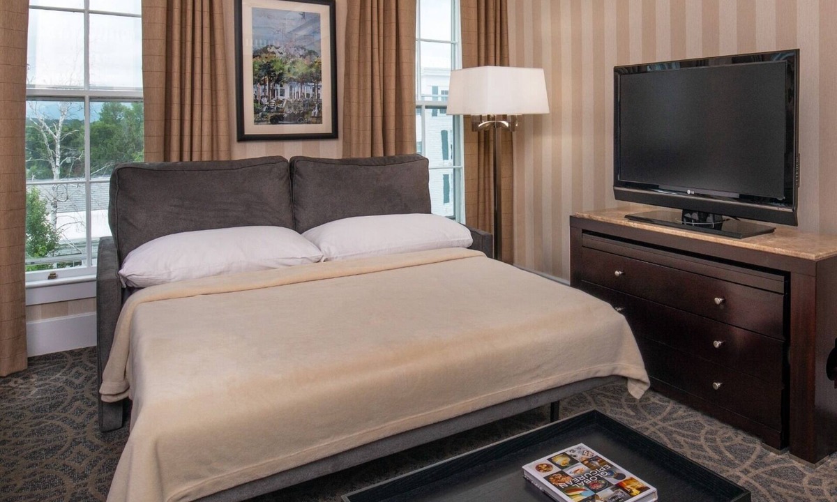 Manchester Hotel | Vermont Resort Stay with Pool, Spa, Golf, and Village Access