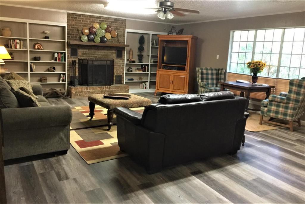 Mount Ida House | VGL - Mountain Harbor's four bedroom house